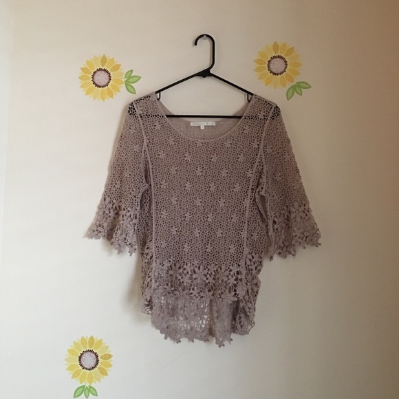 Mosaic & Co Tops - Mosaic &CO hi low crotchet top